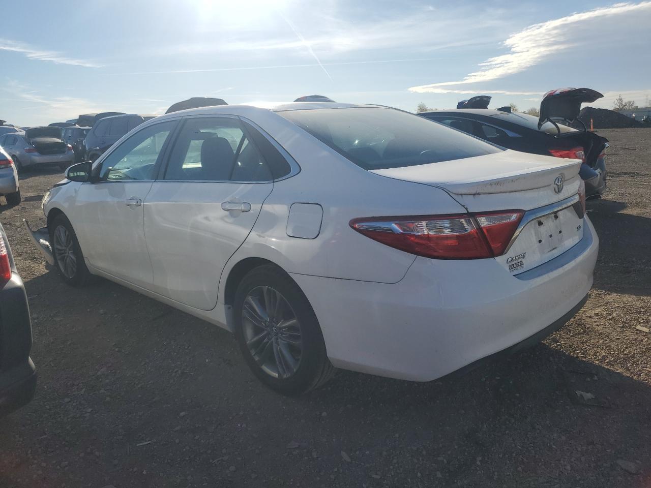 2015 Toyota Camry Le - zdjęcie 2
