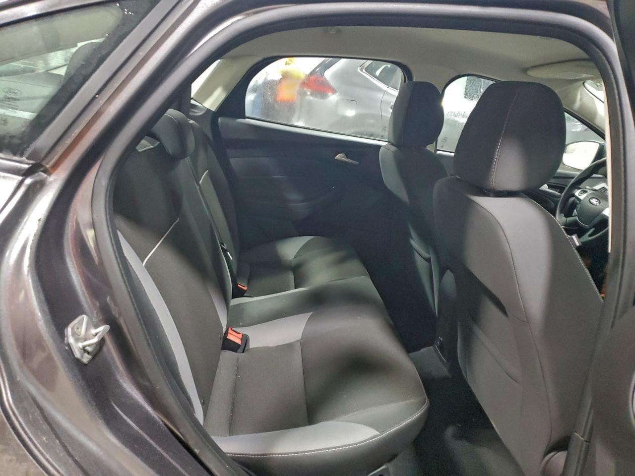 2014 Ford Focus - zdjęcie 10