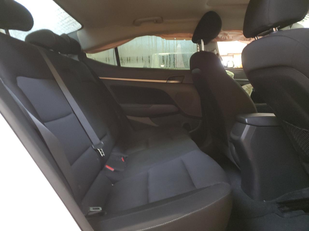 2017 Hyundai Elantra - zdjęcie 10