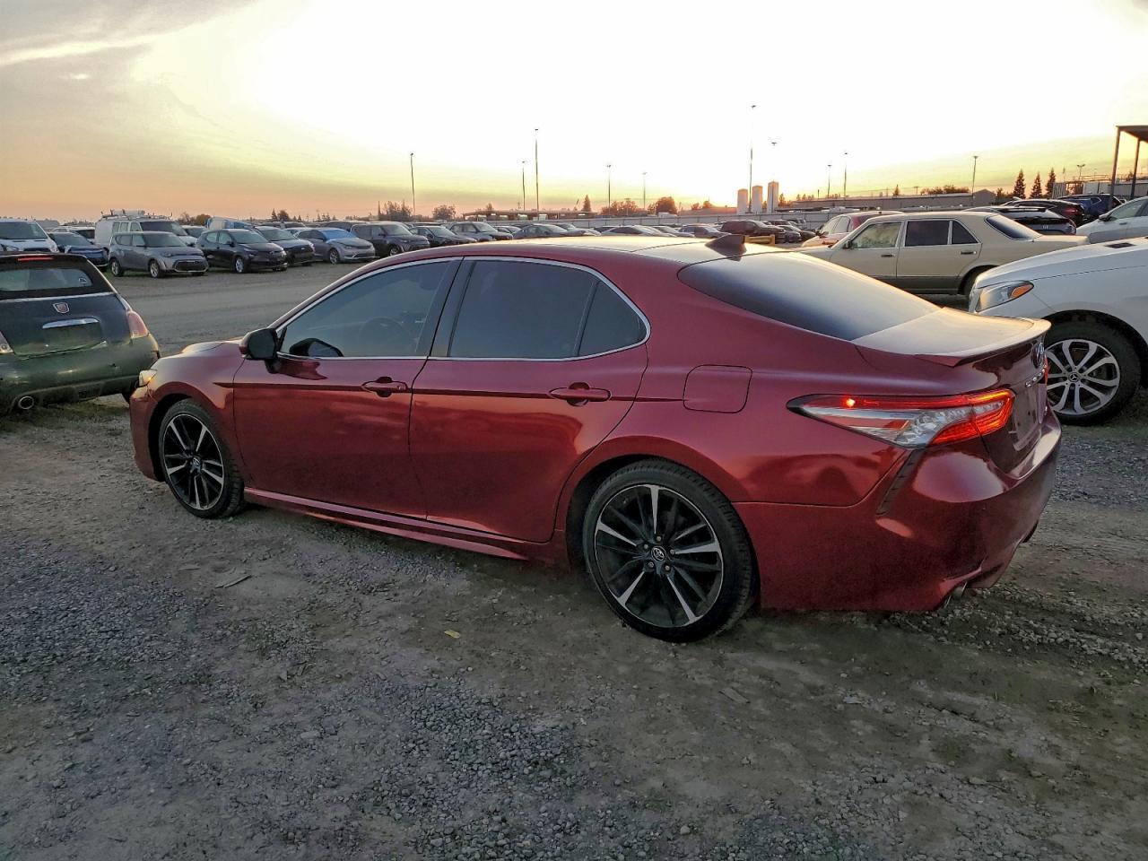 2018 Toyota Camry - zdjęcie 2