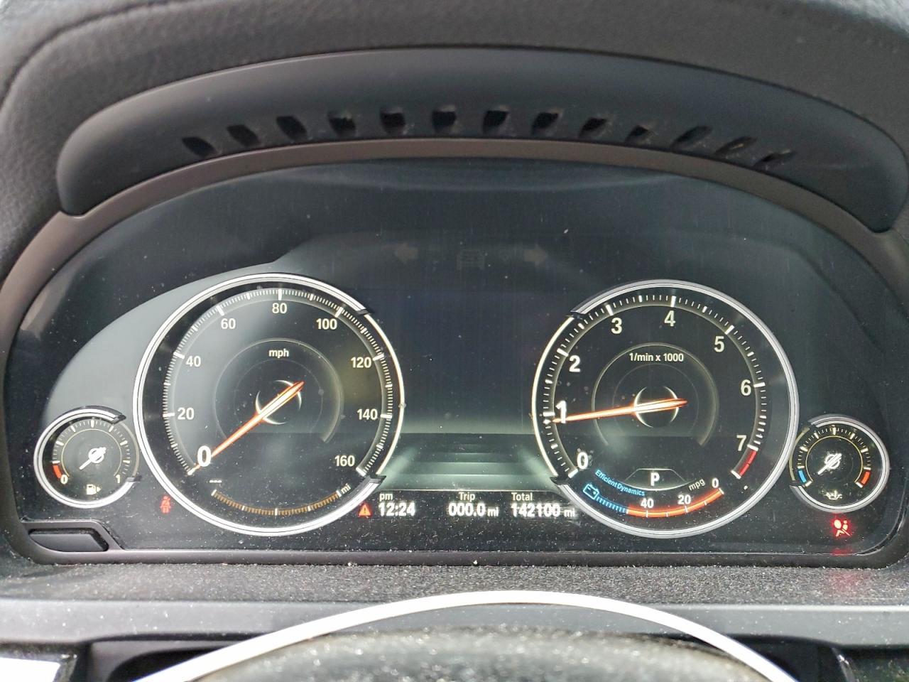 2015 BMW Seria 7 - zdjęcie 9