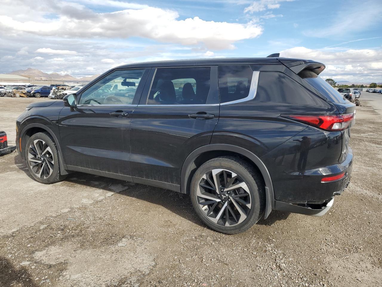 2022 Mitsubishi Outlander - zdjęcie 2