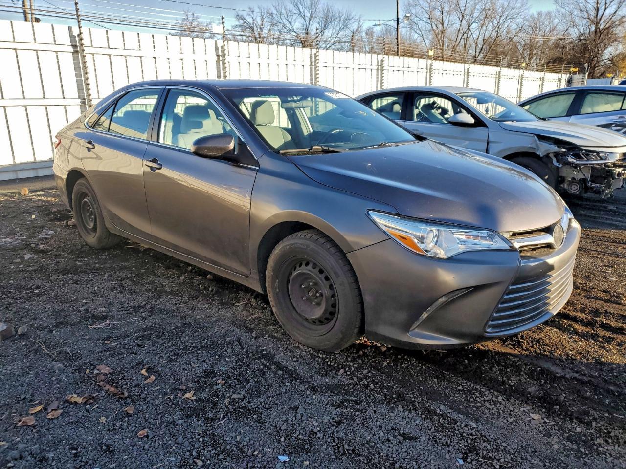 2015 Toyota Camry - zdjęcie 4