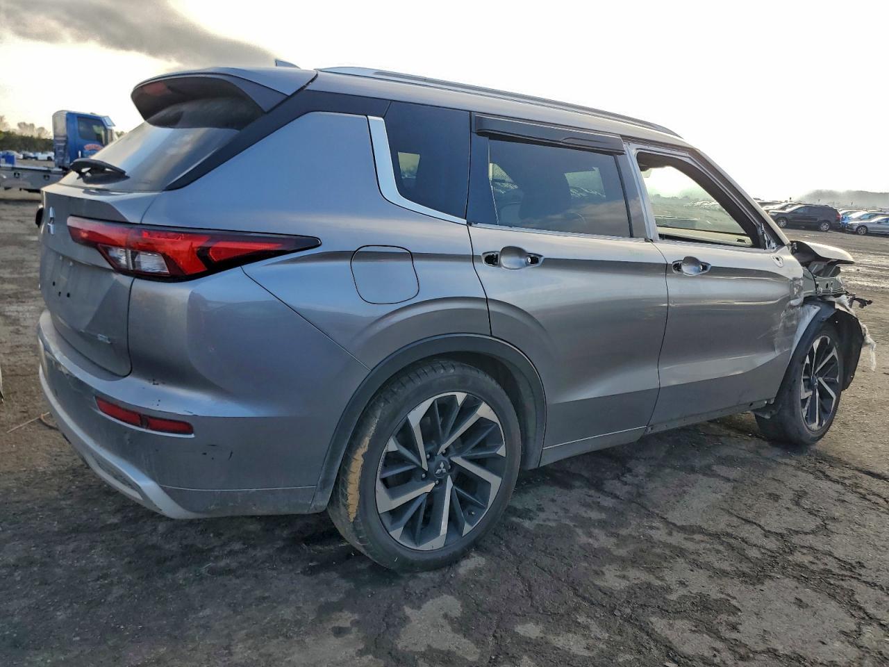 2022 Mitsubishi Outlander Sel - zdjęcie 3