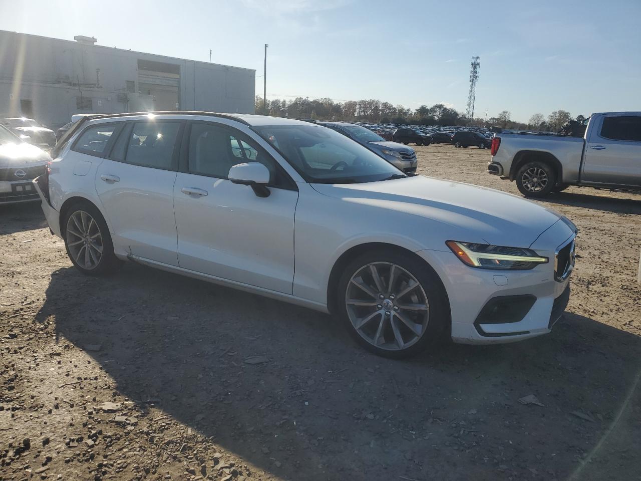 2020 Volvo V60 T5 Momentum - zdjęcie 4