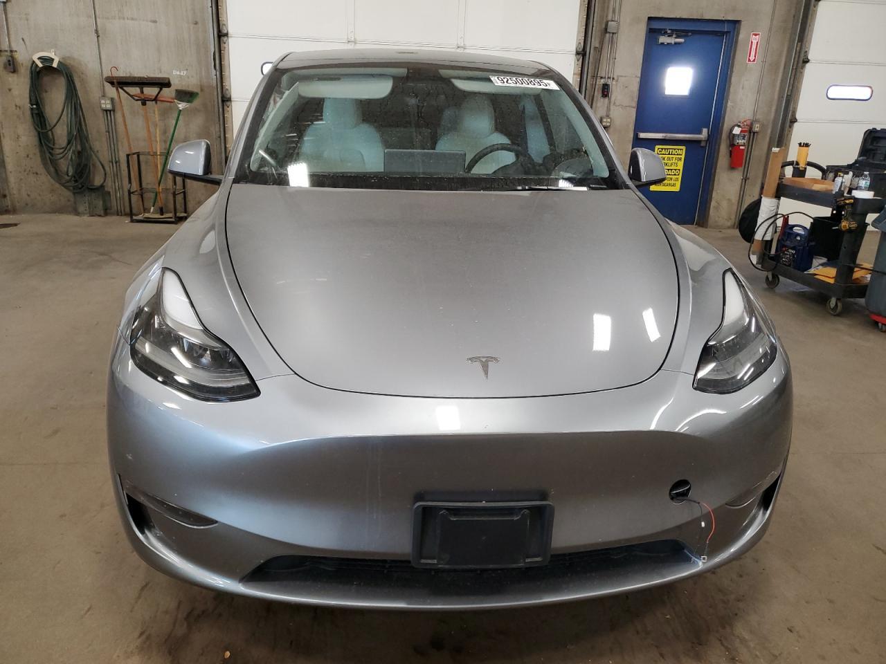 2024 Tesla Model Y - zdjęcie 5