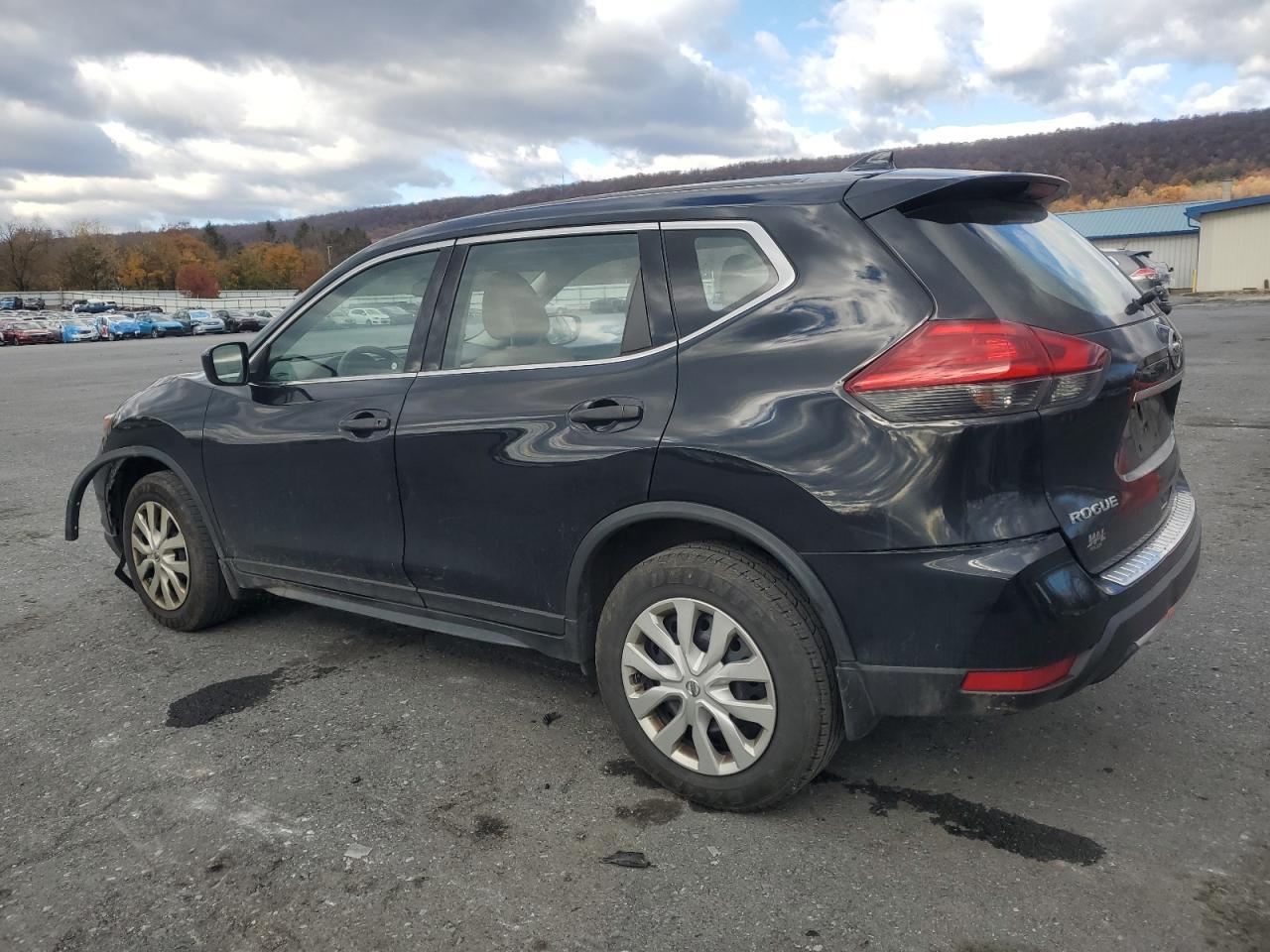 2017 Nissan Rogue - zdjęcie 2