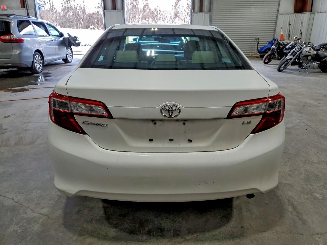 2014 Toyota Camry L - zdjęcie 6