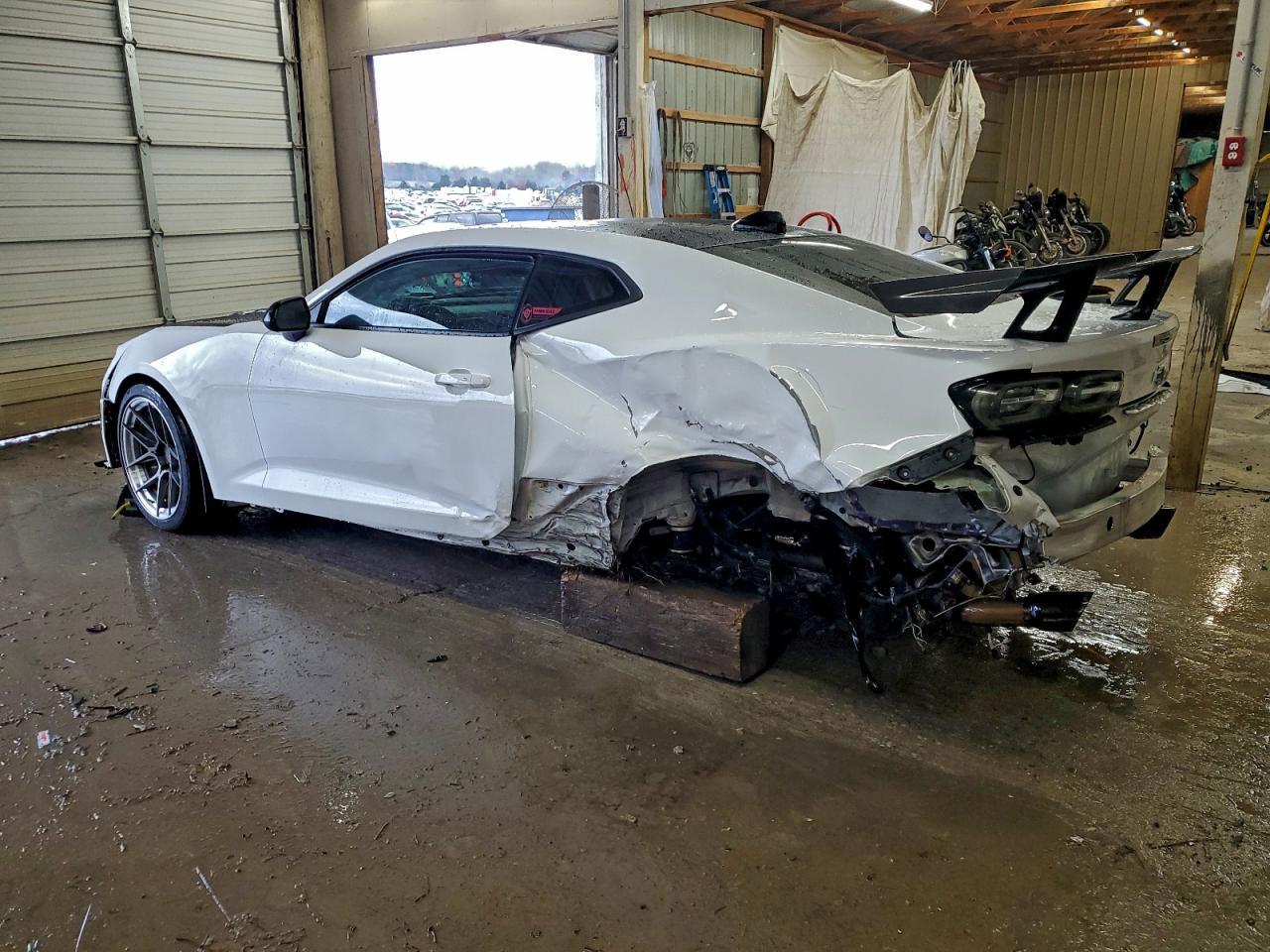 2022 Chevrolet Camaro Zl1 - zdjęcie 2