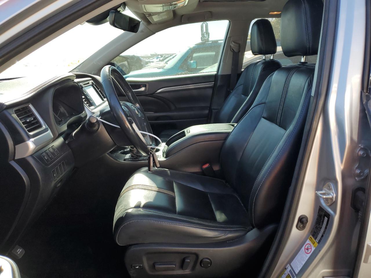 2017 Toyota Highlander Se - zdjęcie 7