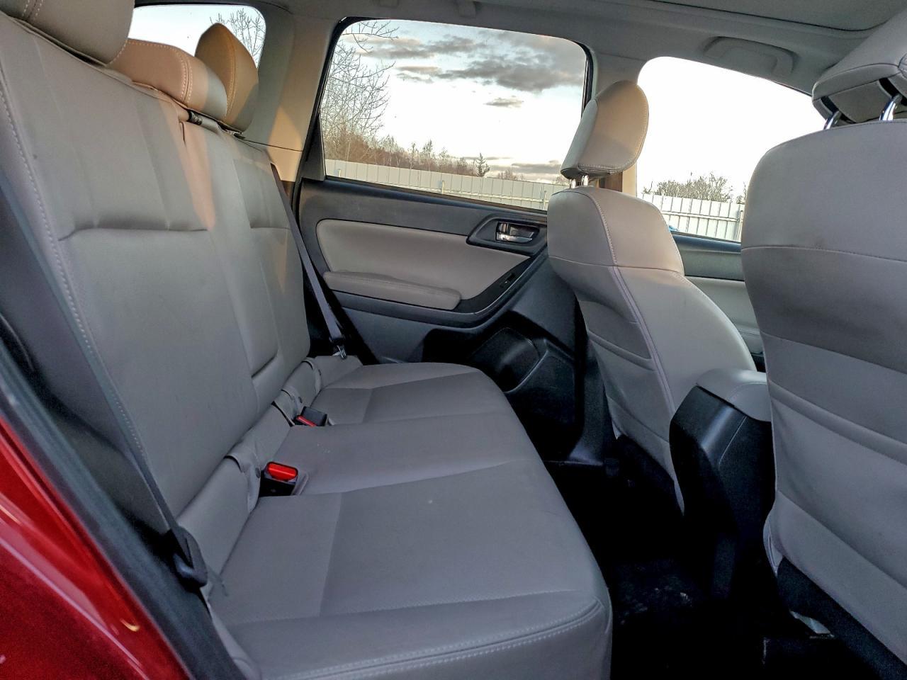 2014 Subaru Forester - zdjęcie 11