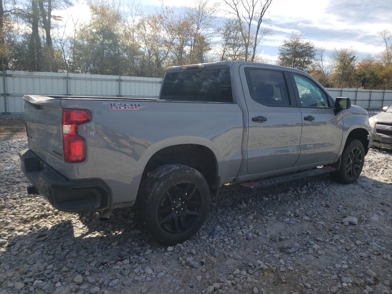 2024 Chevrolet Silverado - zdjęcie 3