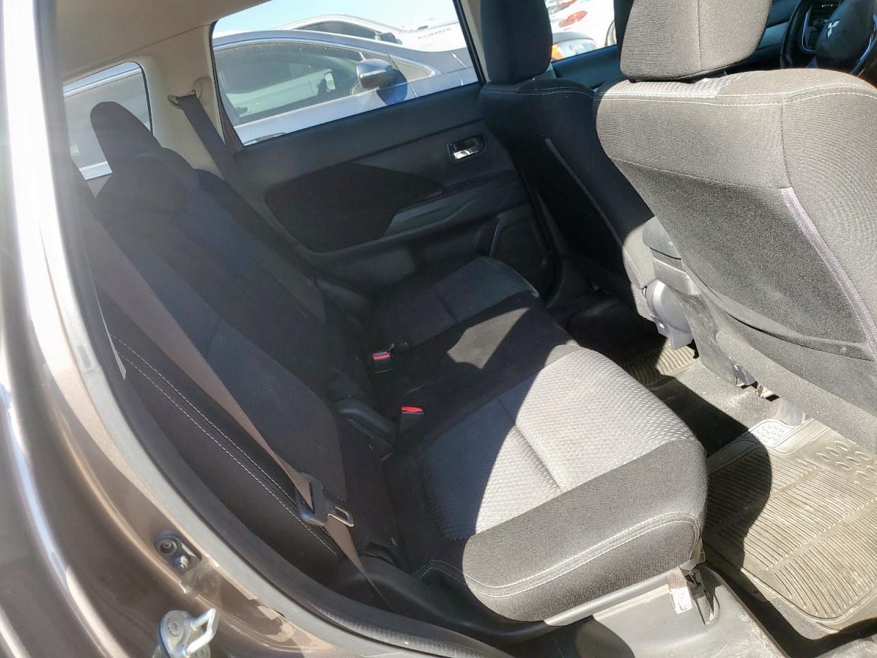 2017 Mitsubishi Outlander - zdjęcie 11