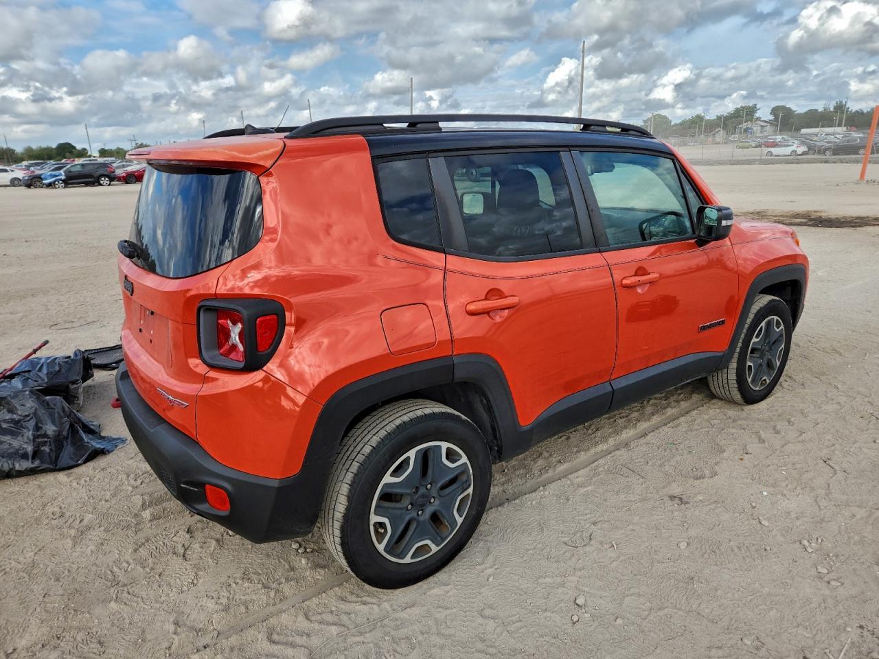 2016 Jeep Renegade - zdjęcie 3