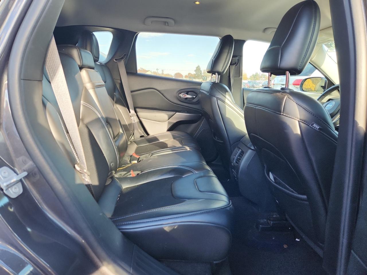 2019 Jeep Cherokee - zdjęcie 11