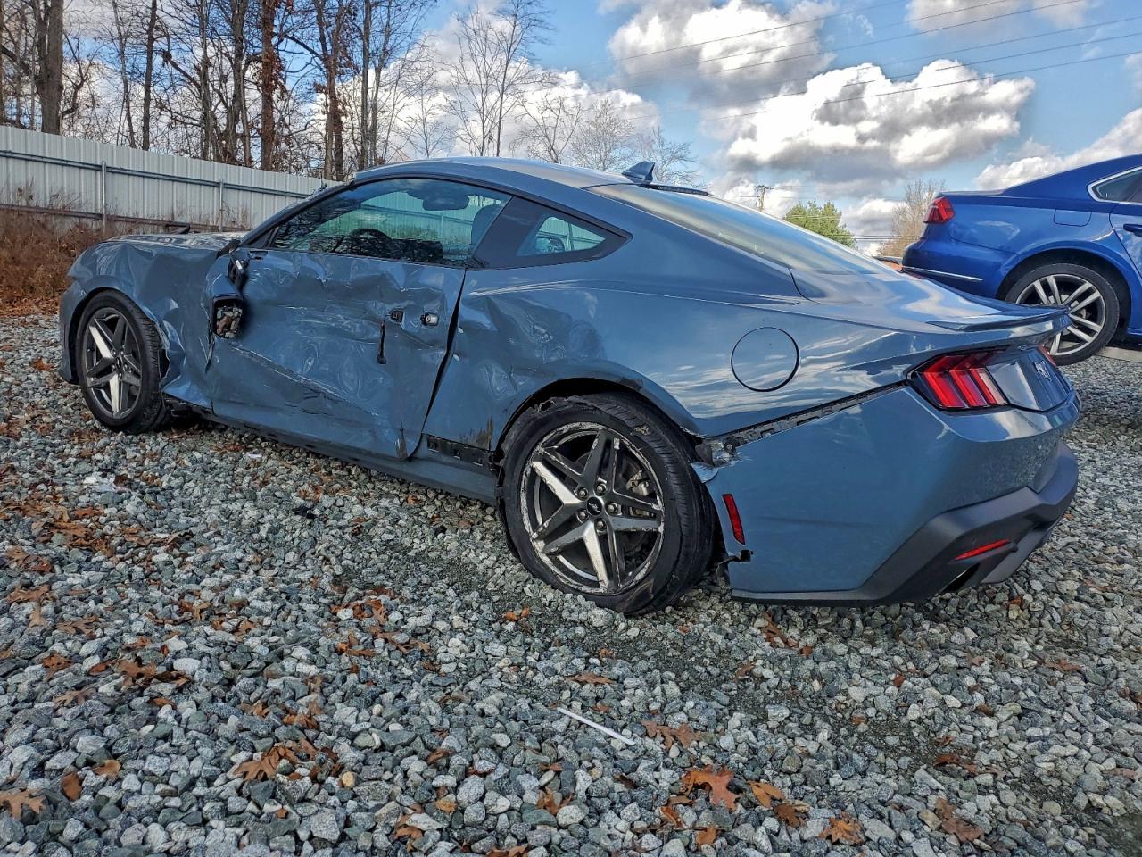 2024 Ford Mustang - zdjęcie 2