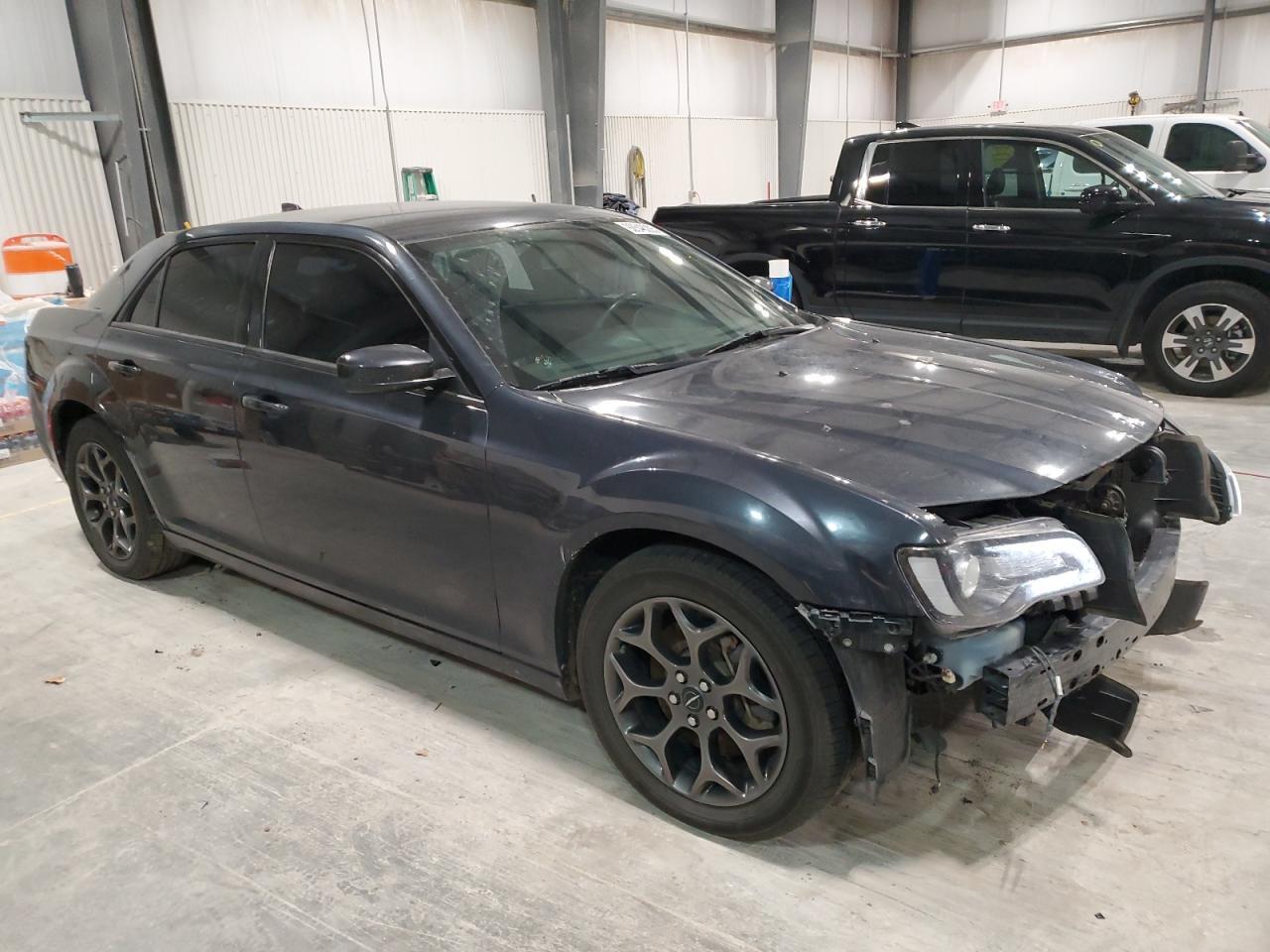 2018 Chrysler 300 S - zdjęcie 4