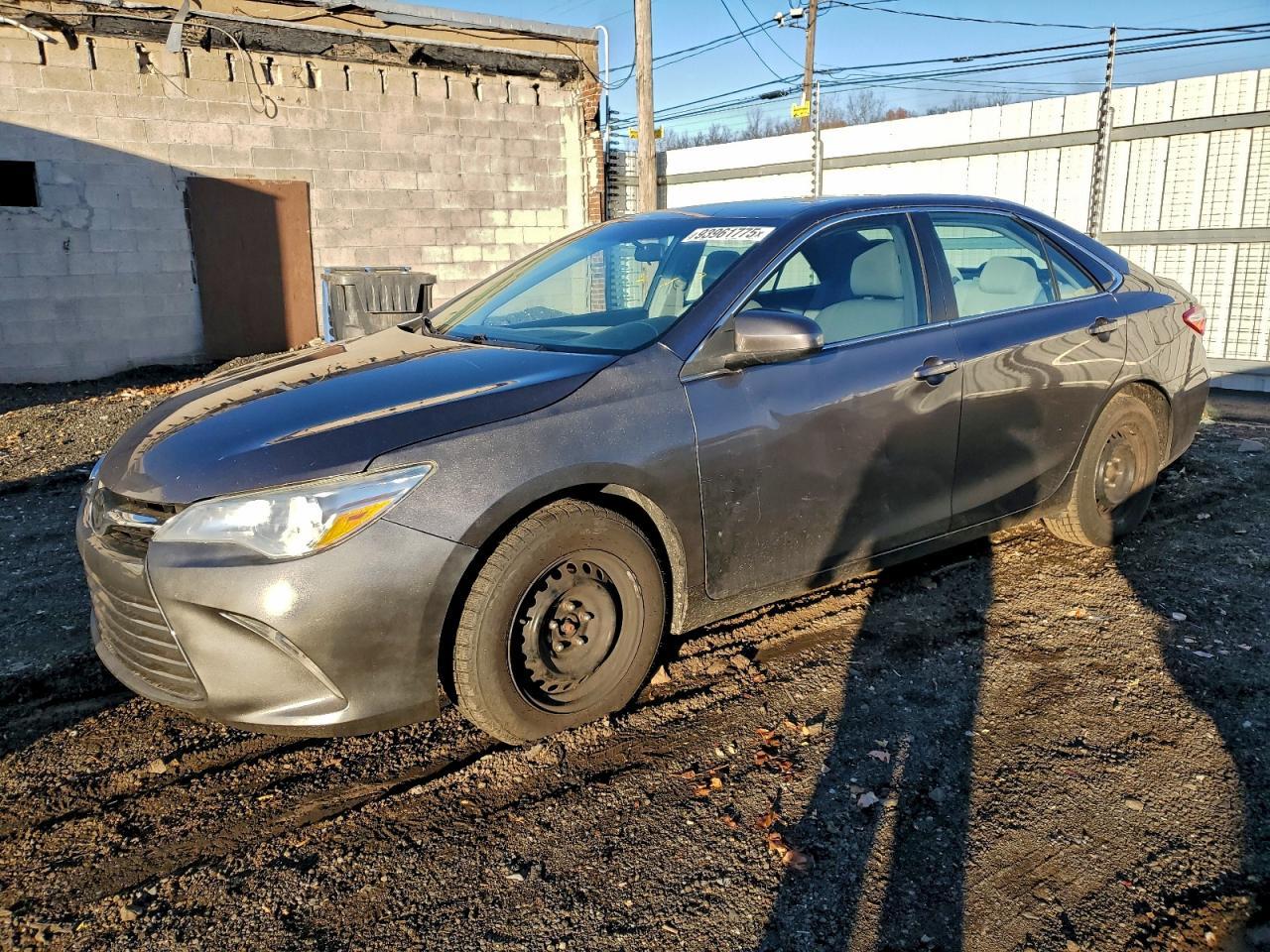 2015 Toyota Camry - zdjęcie główne