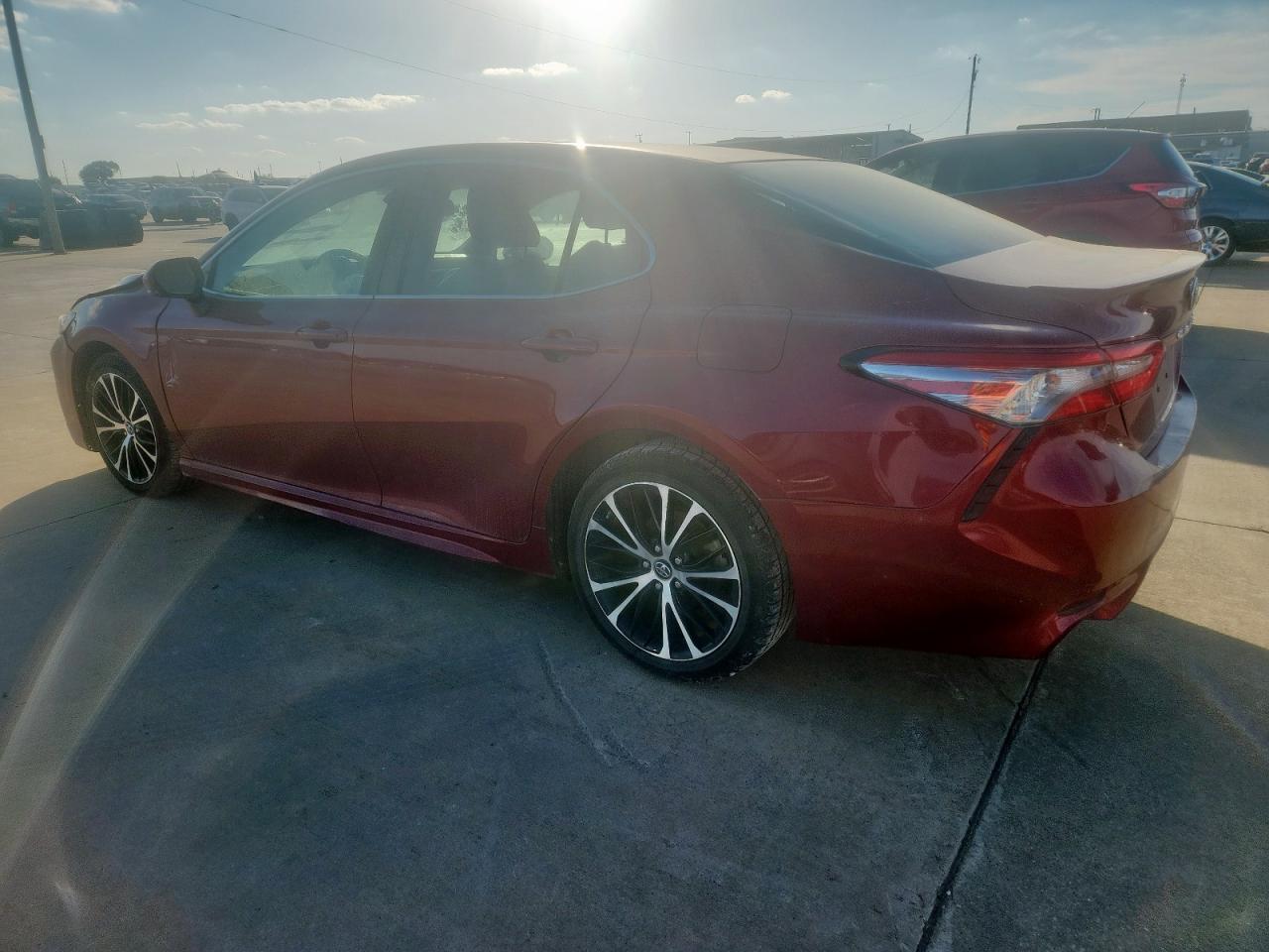 2018 Toyota Camry - zdjęcie 2