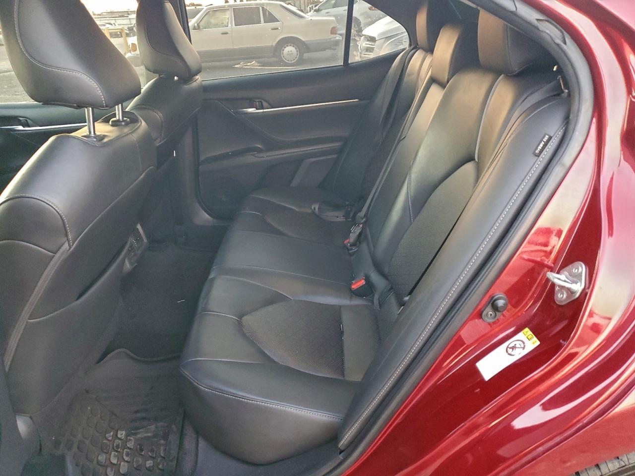 2018 Toyota Camry - zdjęcie 10