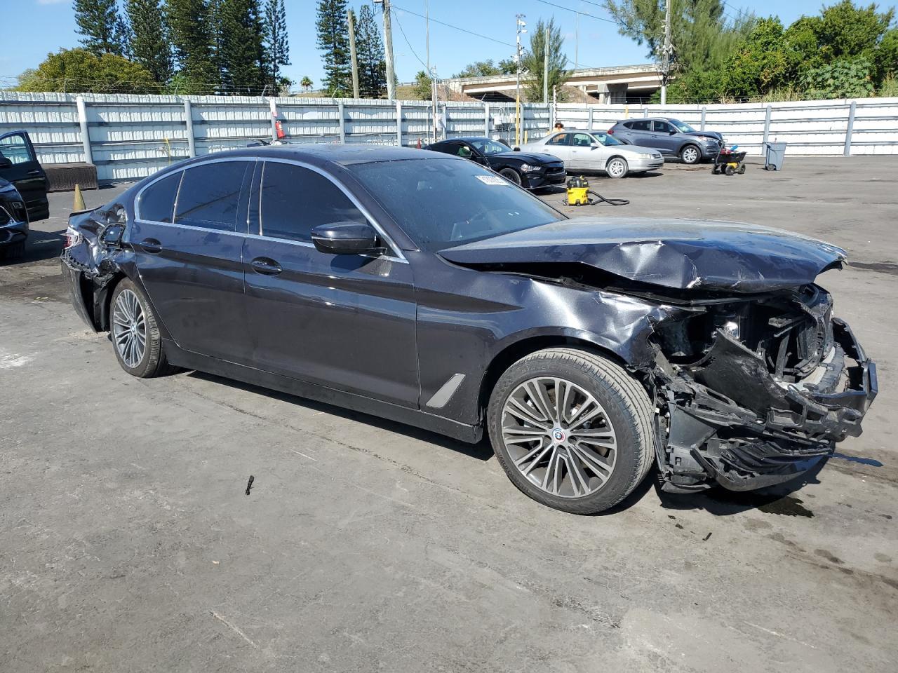 2019 BMW 530 Xi - zdjęcie 4