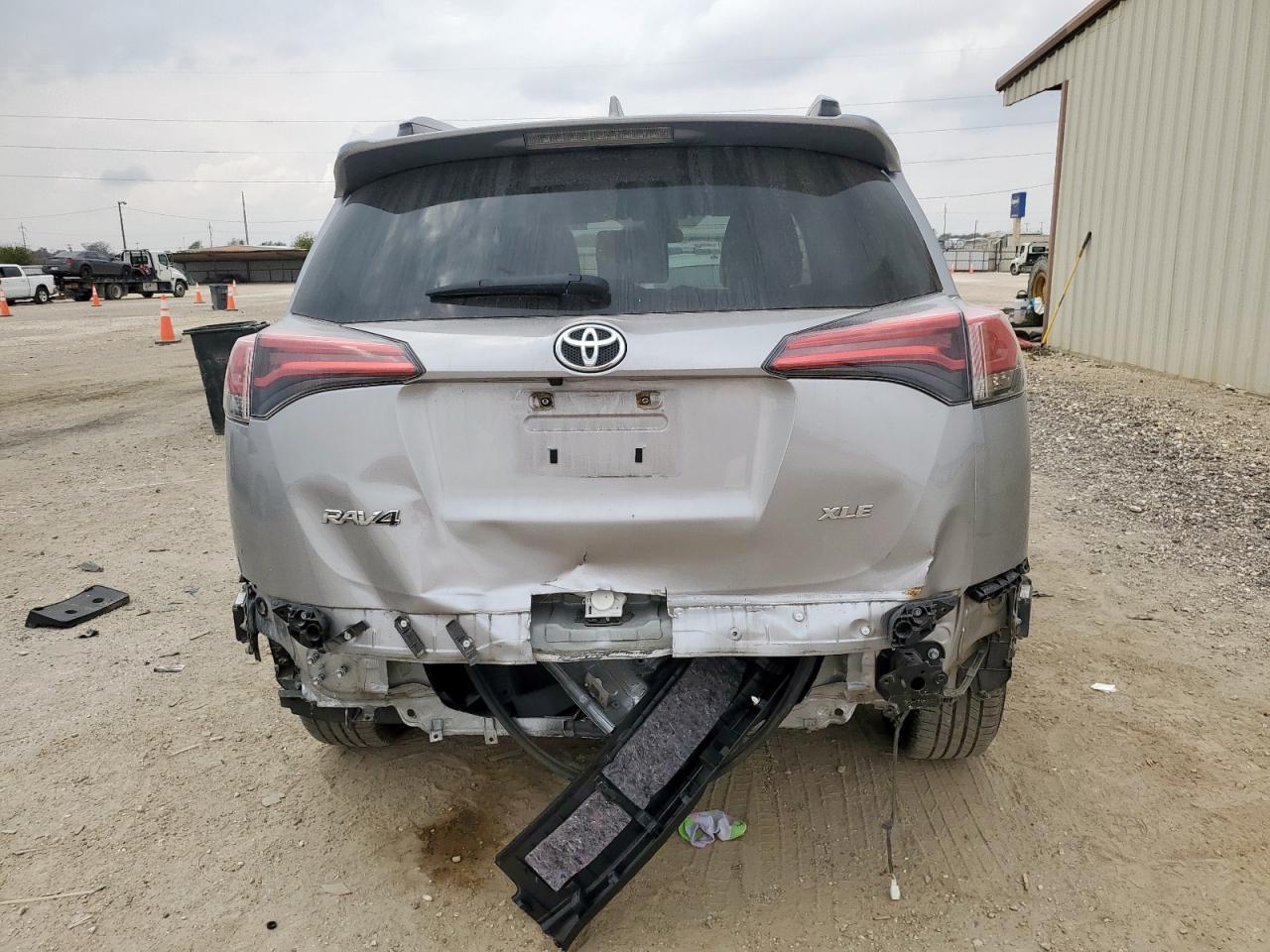 2018 Toyota RAV 4 - zdjęcie 6