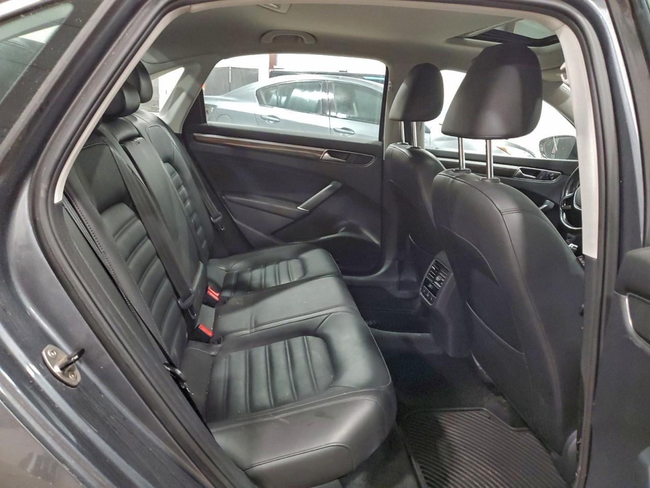 2017 Volkswagen Passat - zdjęcie 10