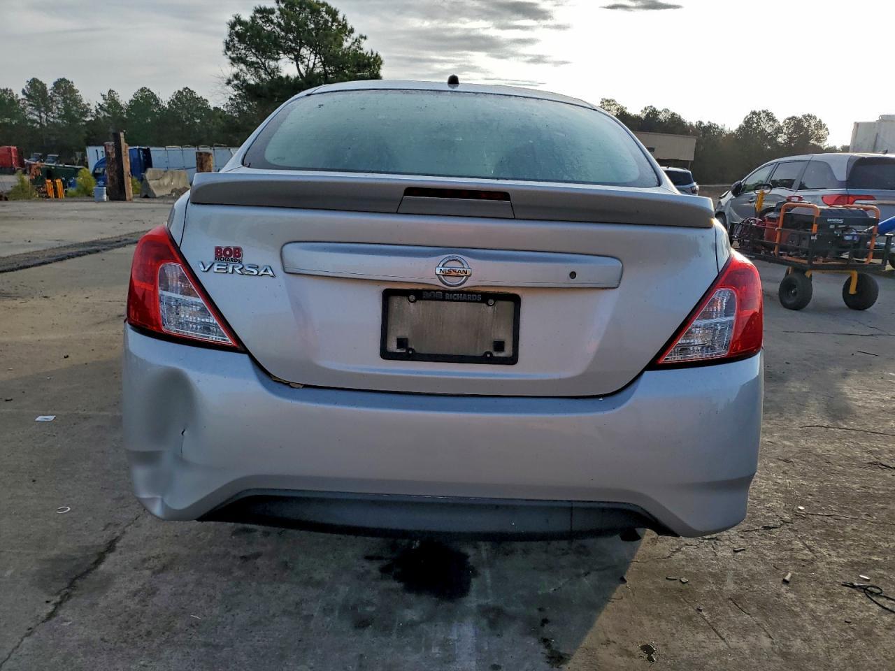 2017 Nissan Versa - zdjęcie 6