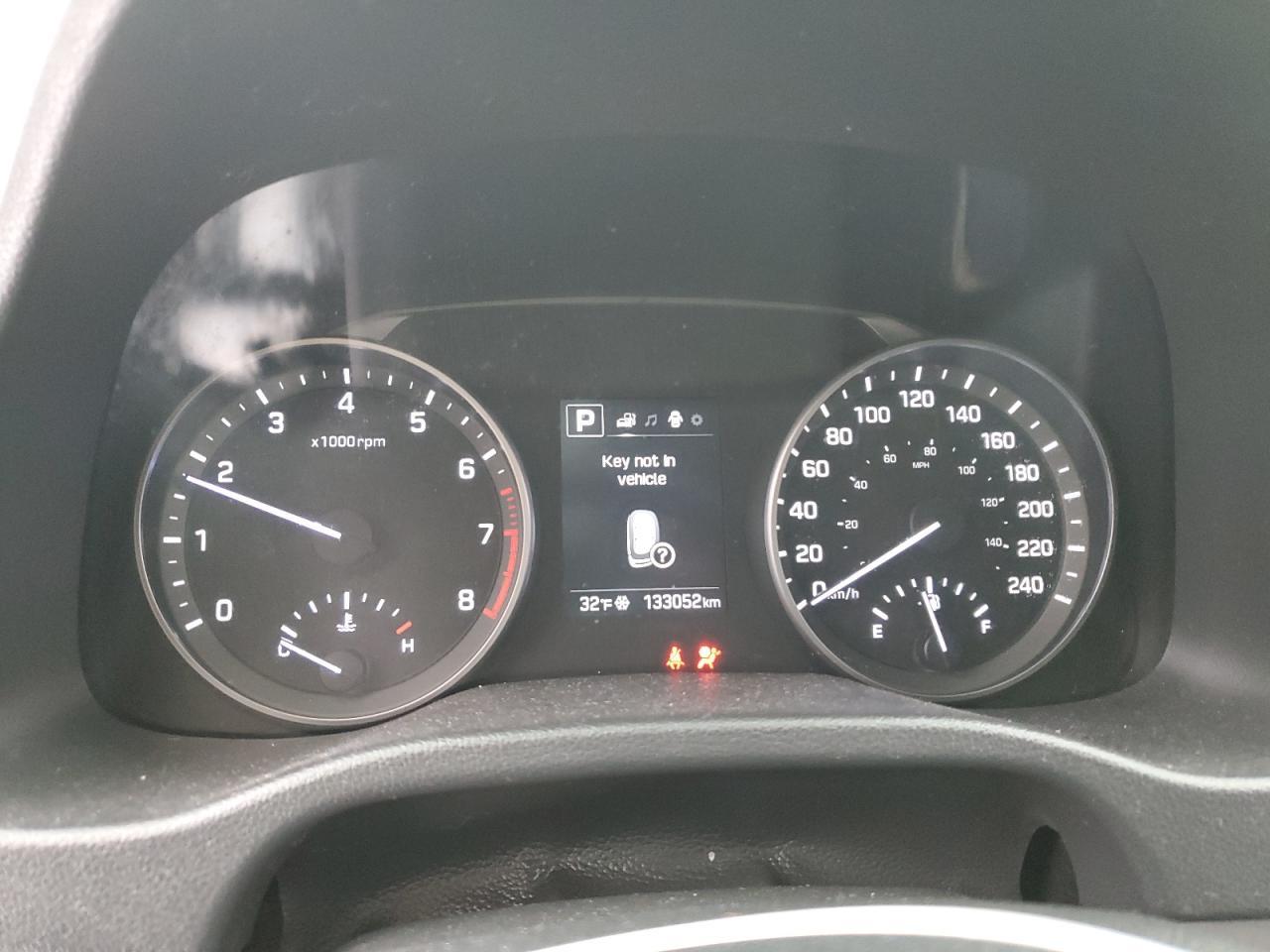 2017 Hyundai Elantra - zdjęcie 9