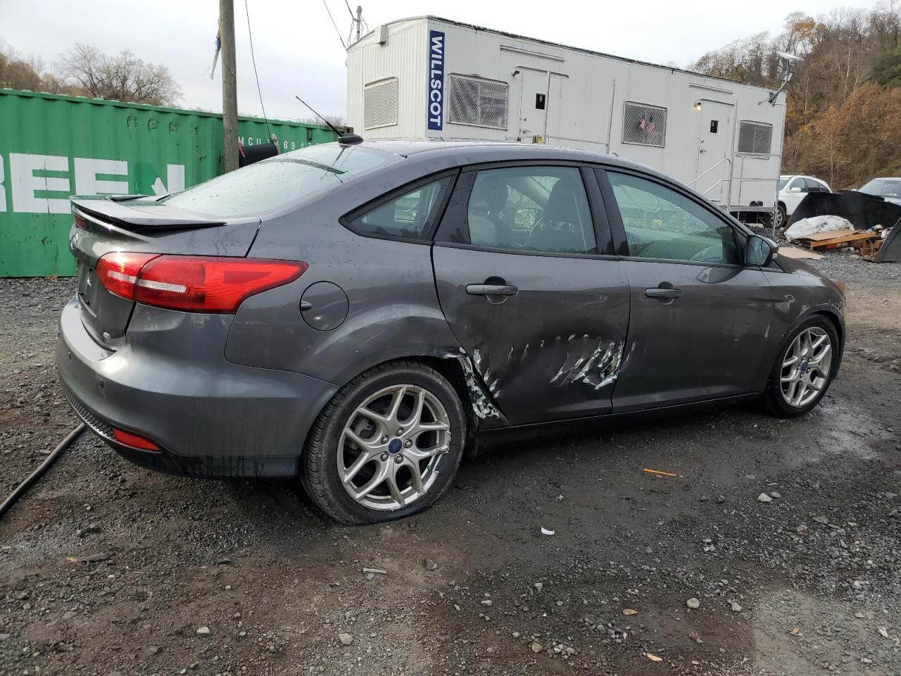 2015 Ford Focus - zdjęcie 3