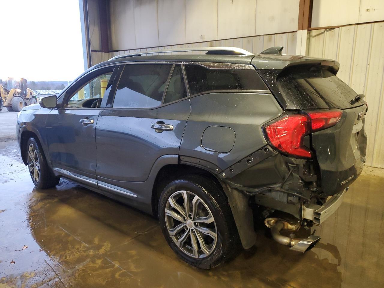 2019 GMC Terrain - zdjęcie 2