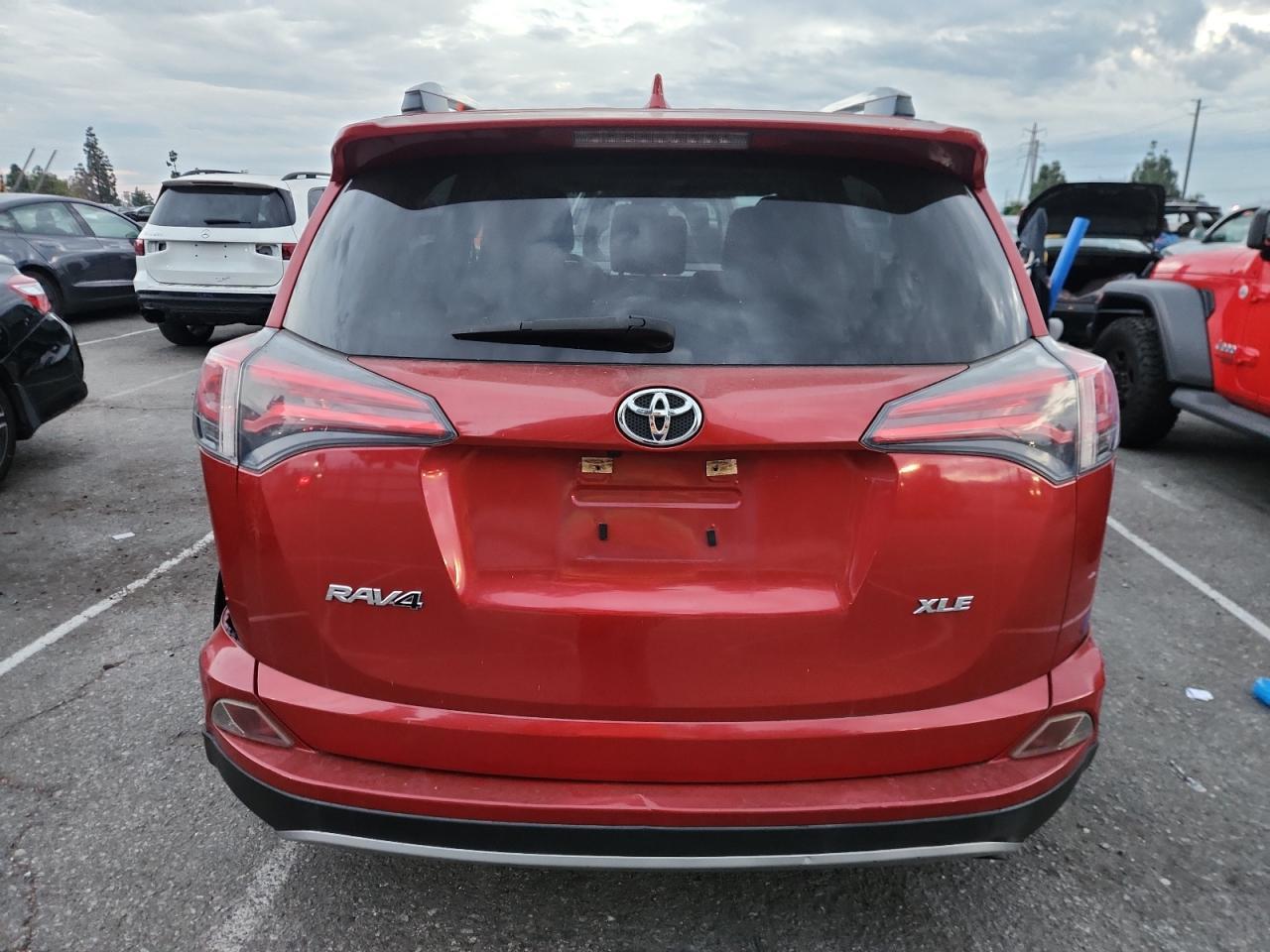 2017 Toyota RAV 4 - zdjęcie 6