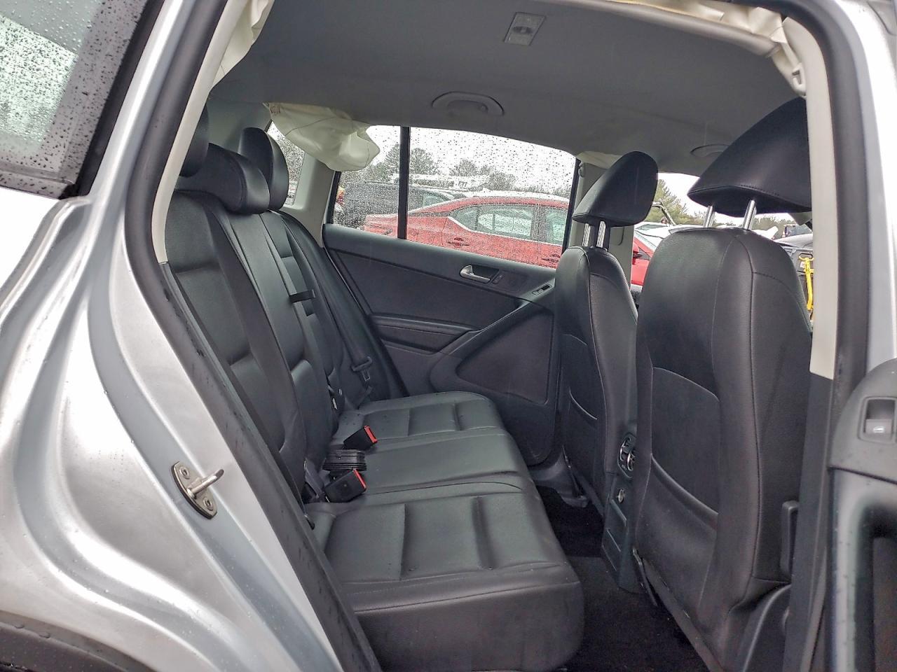 2016 Volkswagen Tiguan S - zdjęcie 10