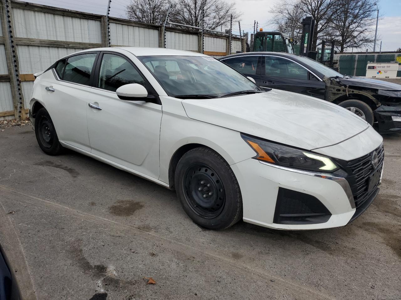 2023 Nissan Altima - zdjęcie 4