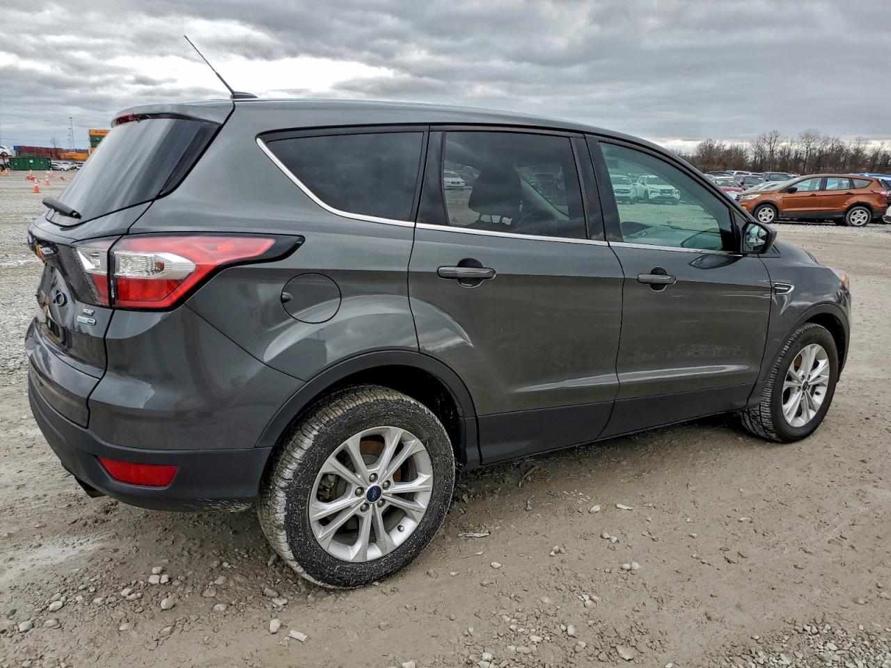 2017 Ford Escape - zdjęcie 3