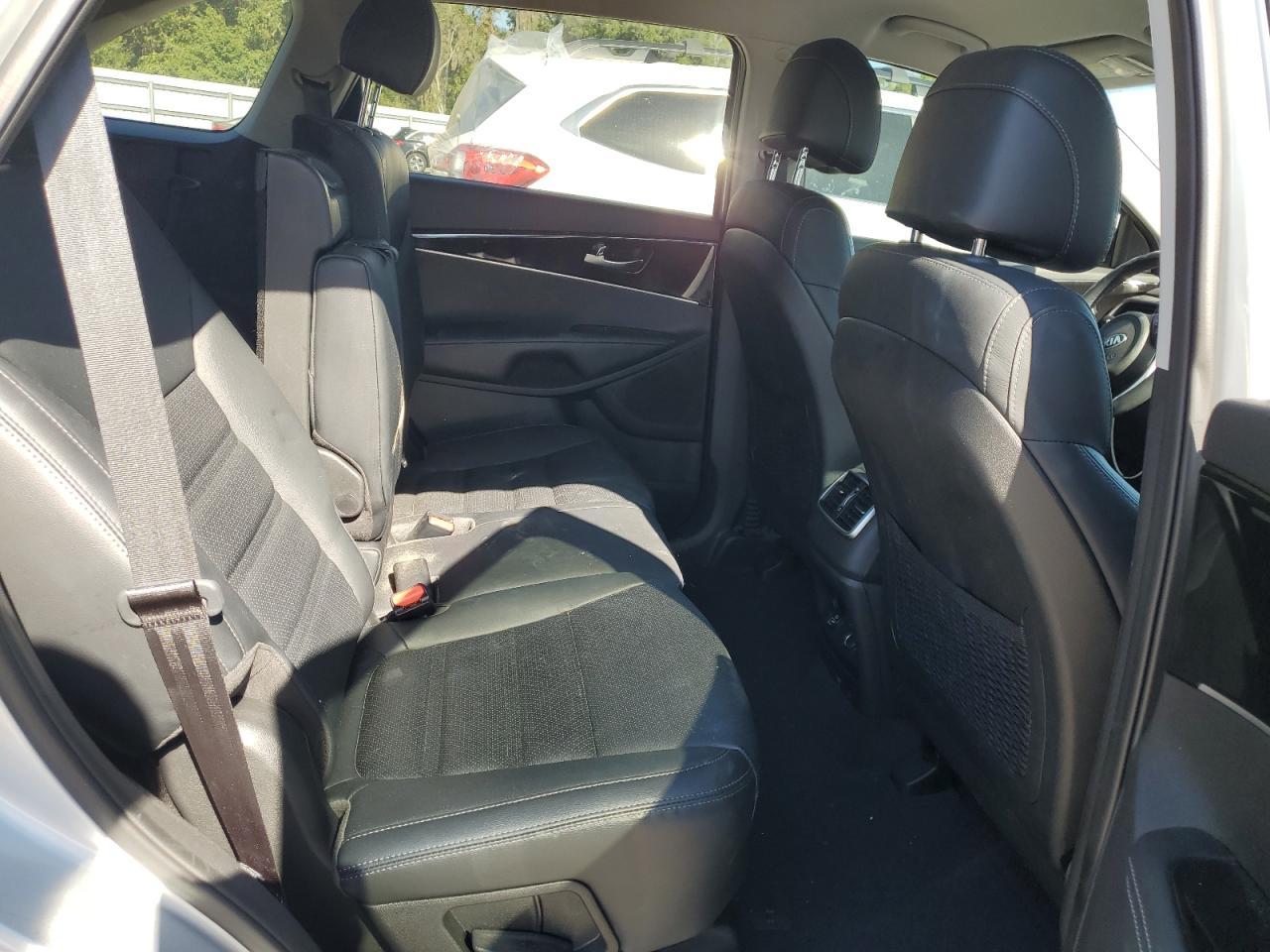 2017 Kia Sorento - zdjęcie 11