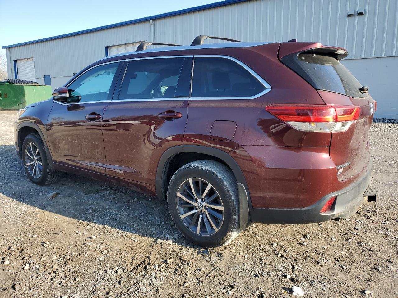 2017 Toyota Highlander - zdjęcie 2