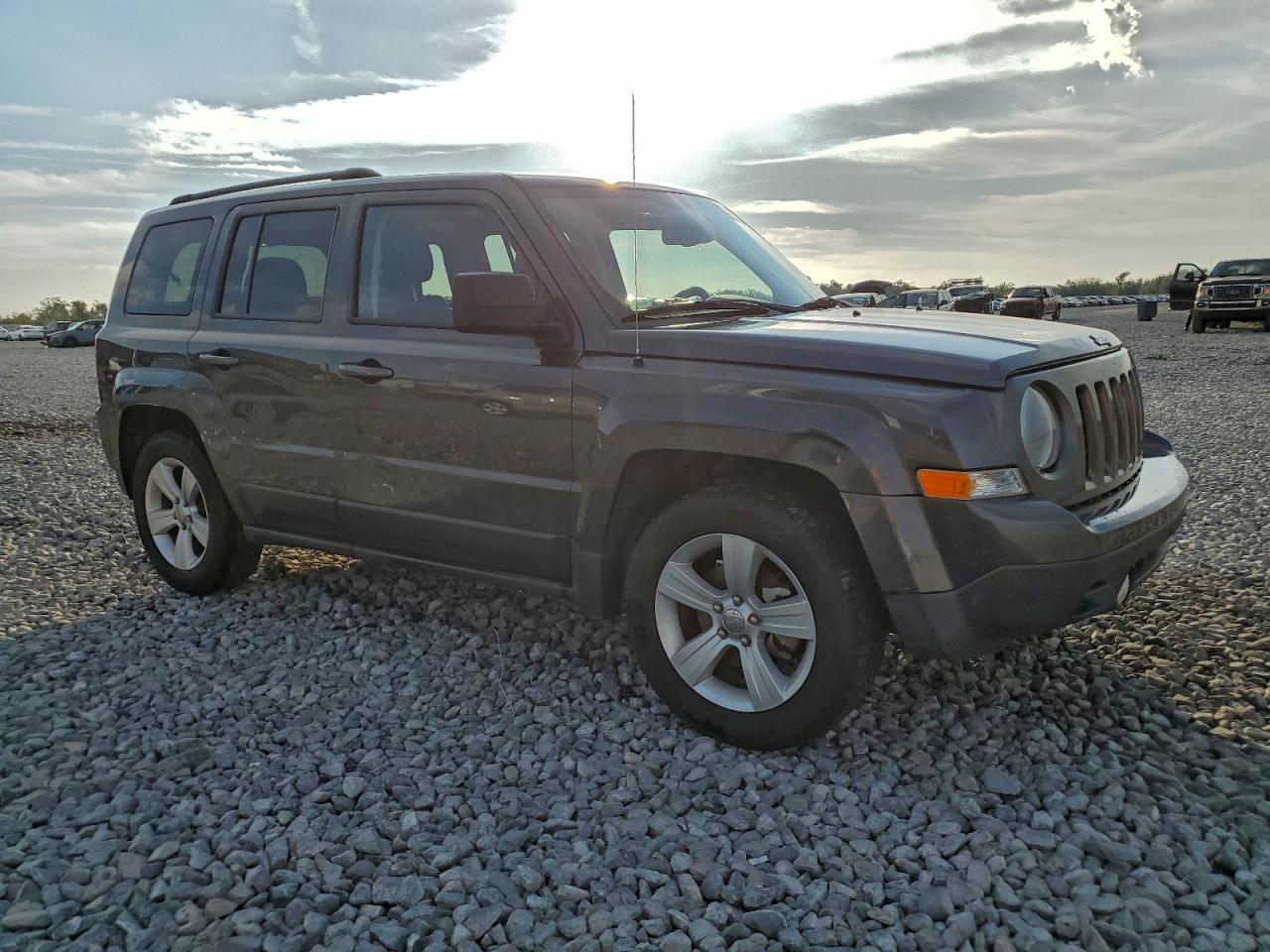 2015 Jeep Liberty (Patriot) - zdjęcie 4