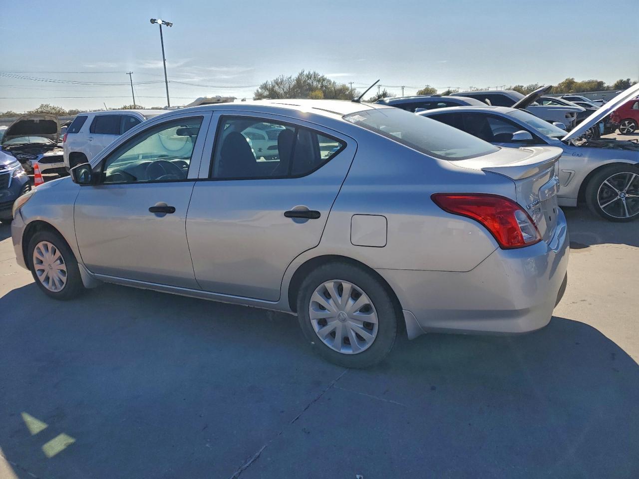 2017 Nissan Versa S - zdjęcie 2