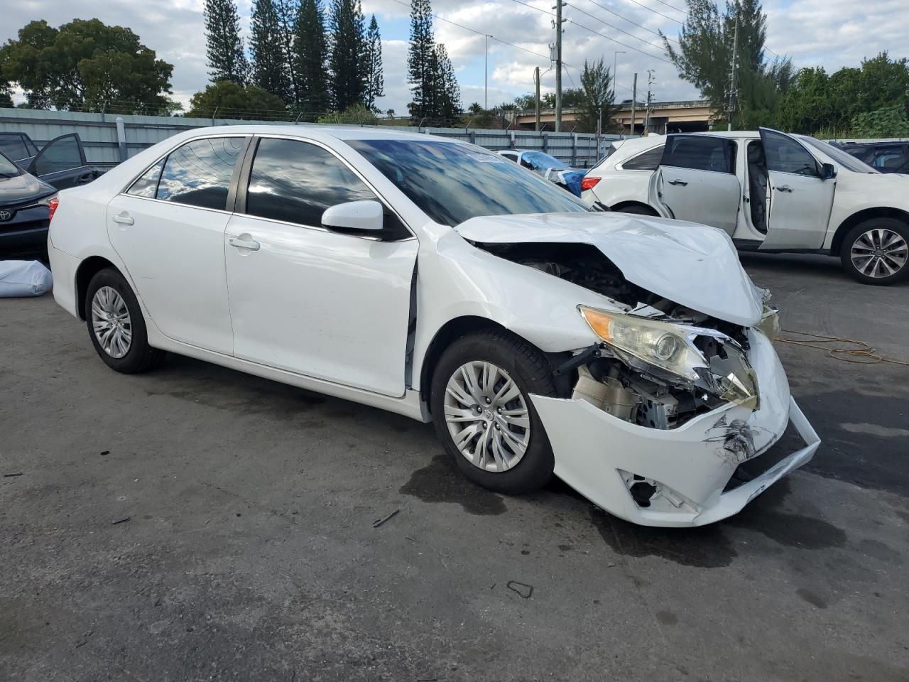 2014 Toyota Camry - zdjęcie 4
