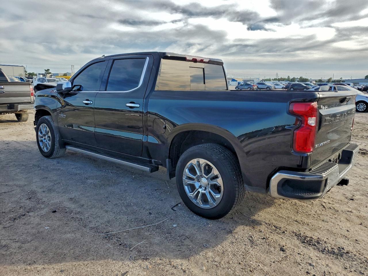 2022 Chevrolet Silverado K1500 Ltz - zdjęcie 2