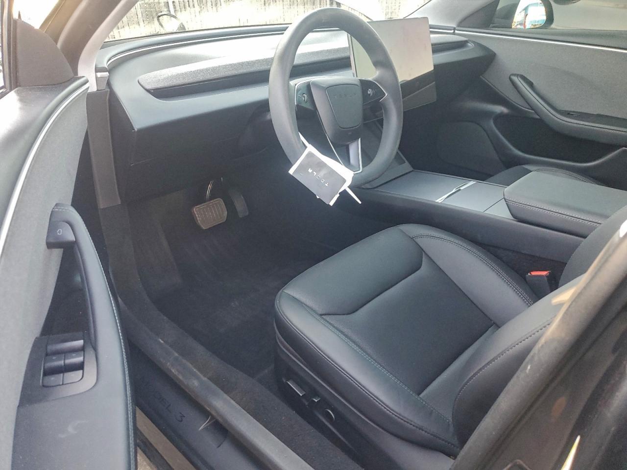 2024 Tesla Model 3 - zdjęcie 8