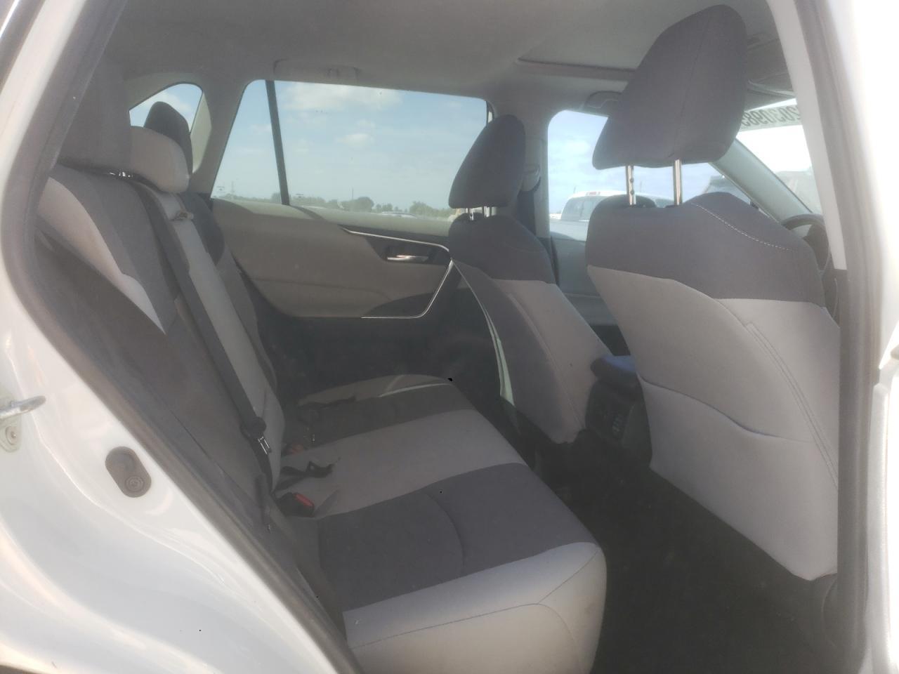 2020 Toyota RAV 4 - zdjęcie 11