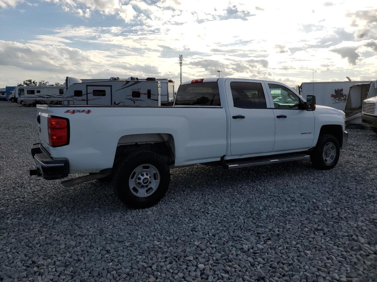2016 Chevrolet Silverado - zdjęcie 3