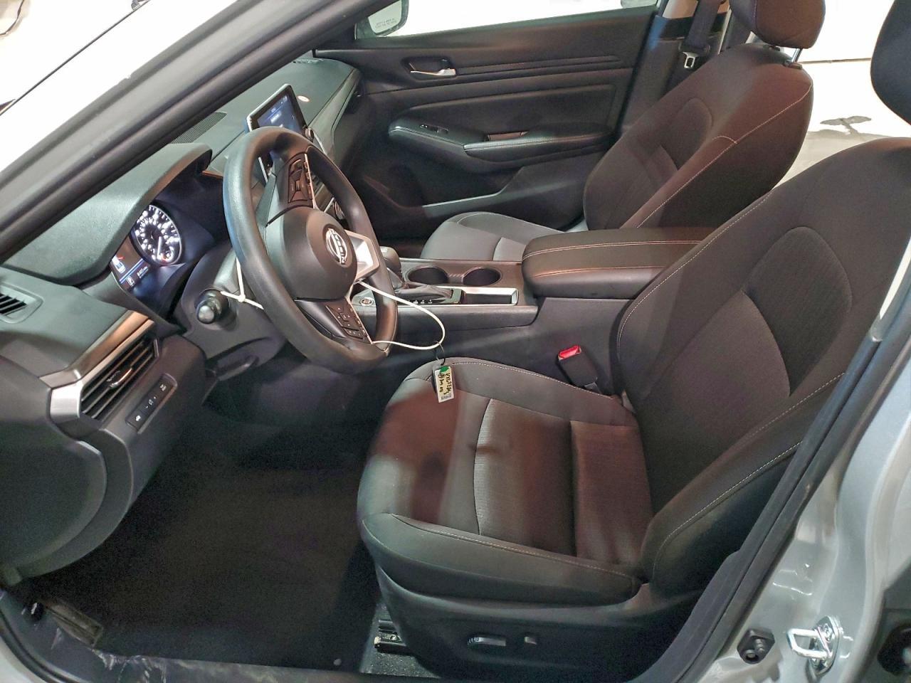 2025 Nissan Altima - zdjęcie 7