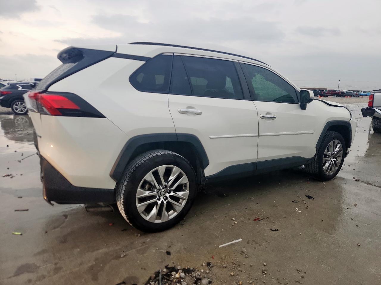 2020 Toyota RAV 4 - zdjęcie 3