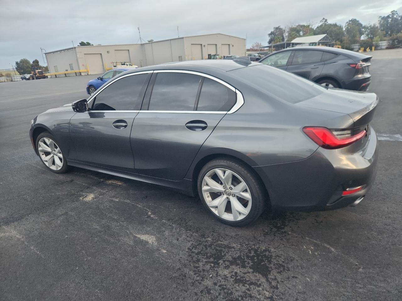 2019 BMW 330I - zdjęcie 2