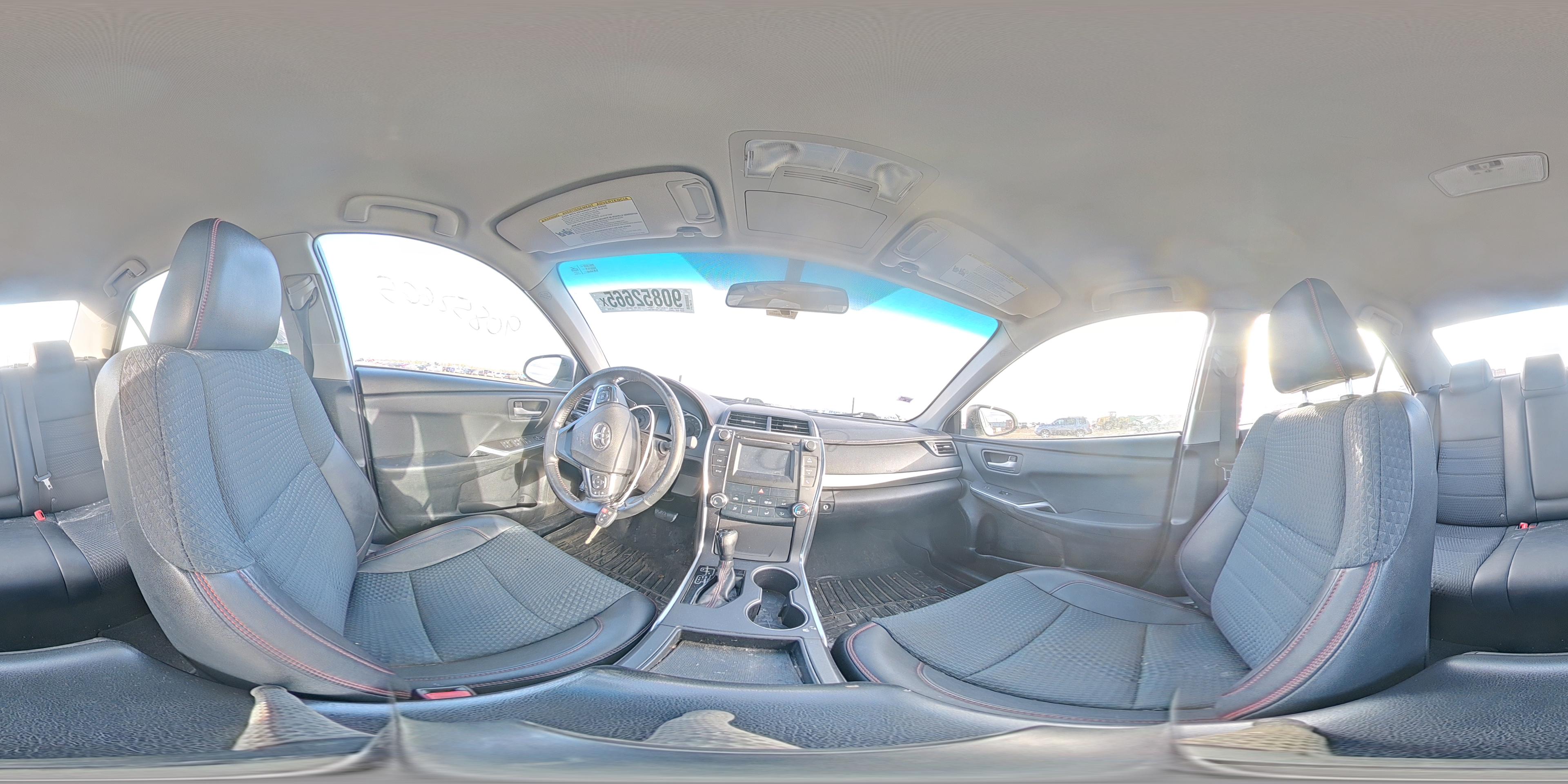 2015 Toyota Camry Le - zdjęcie 14
