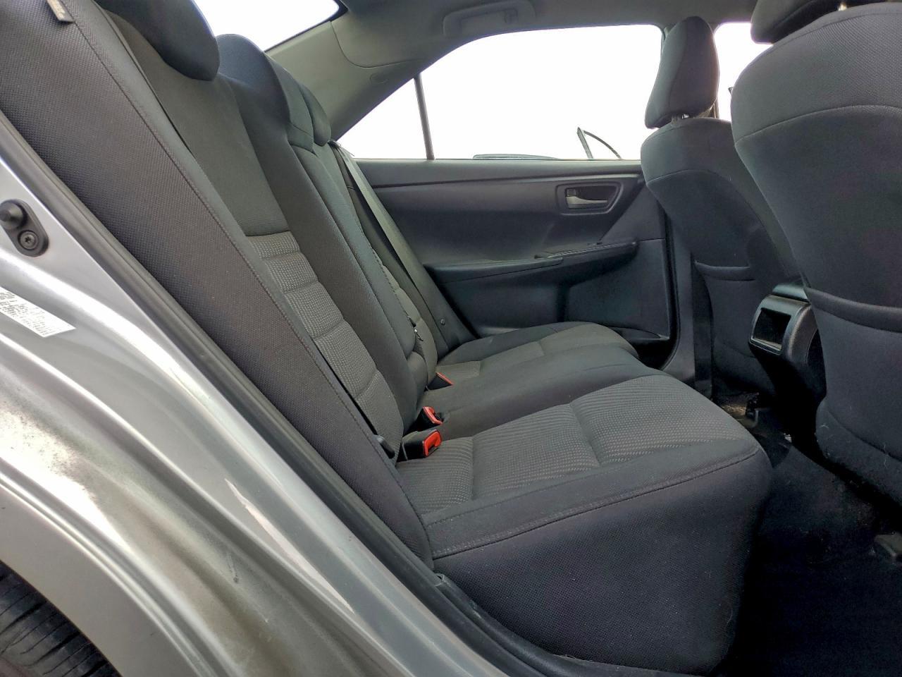 2016 Toyota Camry - zdjęcie 10