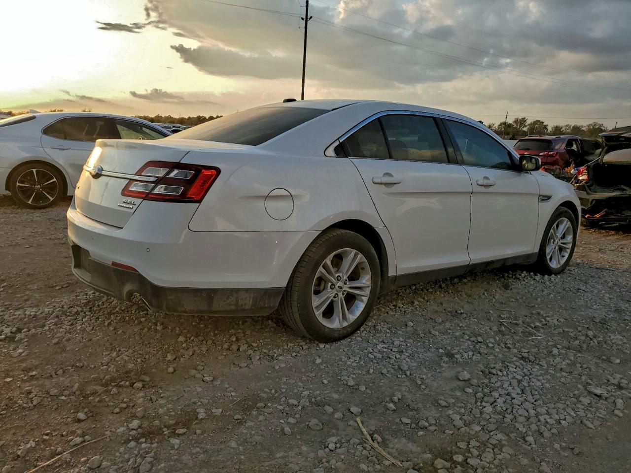 2015 Ford Taurus - zdjęcie 3